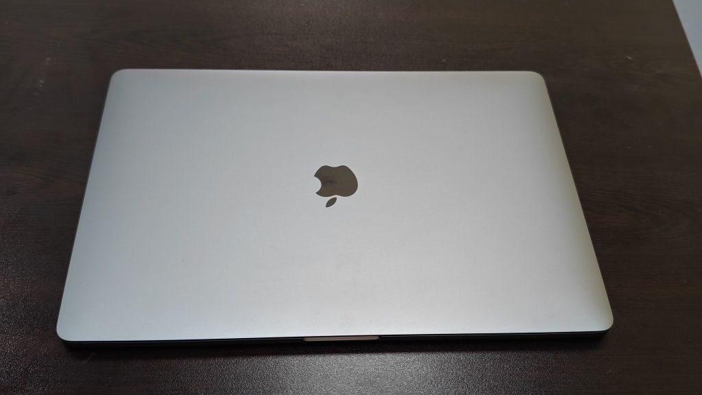 Mac Book Pro 15-inch 2016 / 16GB / 512GB SSD / Core i7