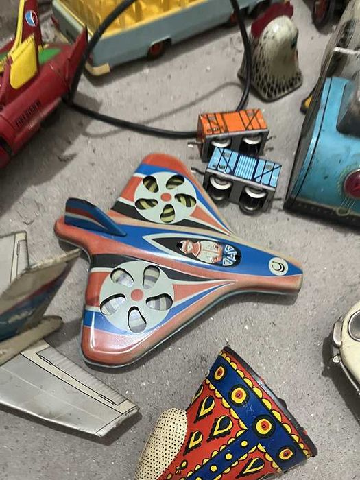 Много ретро метални играчки