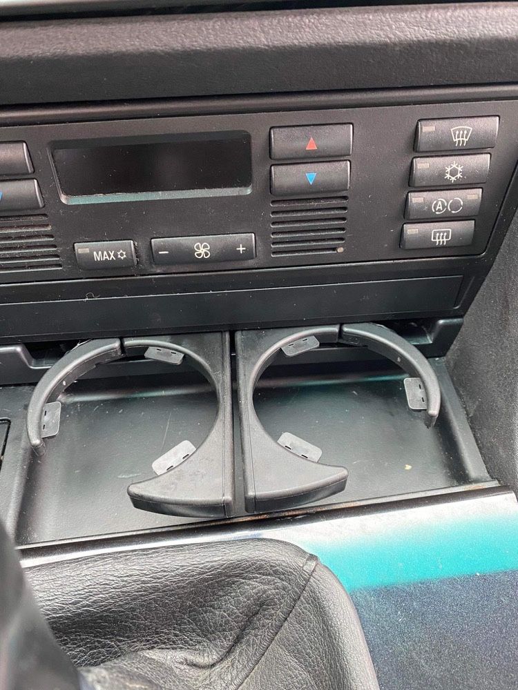 Оргинална поставка за чаши BMW cup holder e39 528i 530d 525d 530i