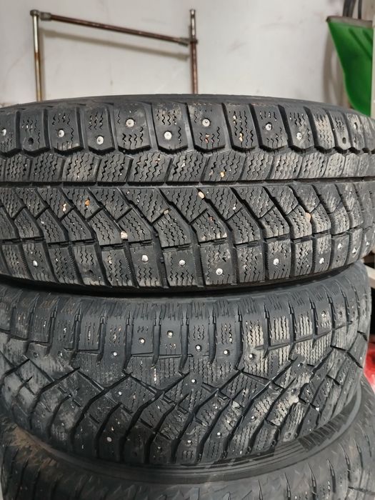Продам зимние шины шины зимние без порезов ы зимние целые бе