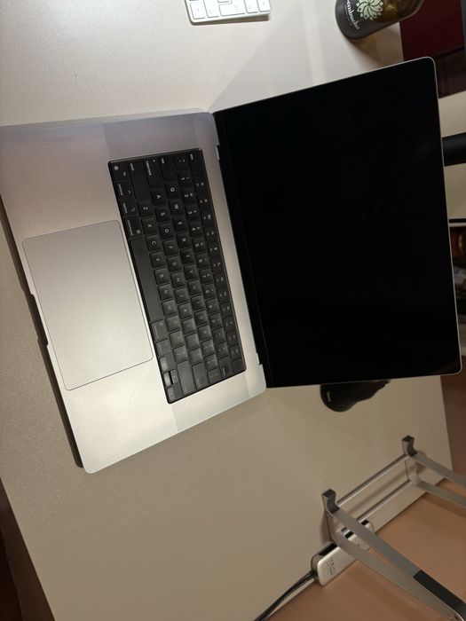 Macbook pro 16 m1 max 64gb/8tb