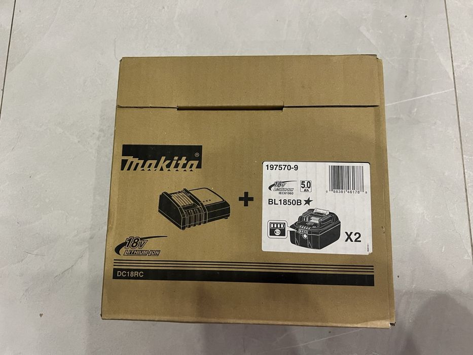 MAKITA Set acumulatori 18V si incarcator, LXT