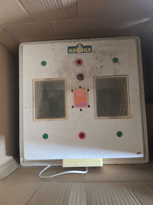 Инкубатор на 80 яиц