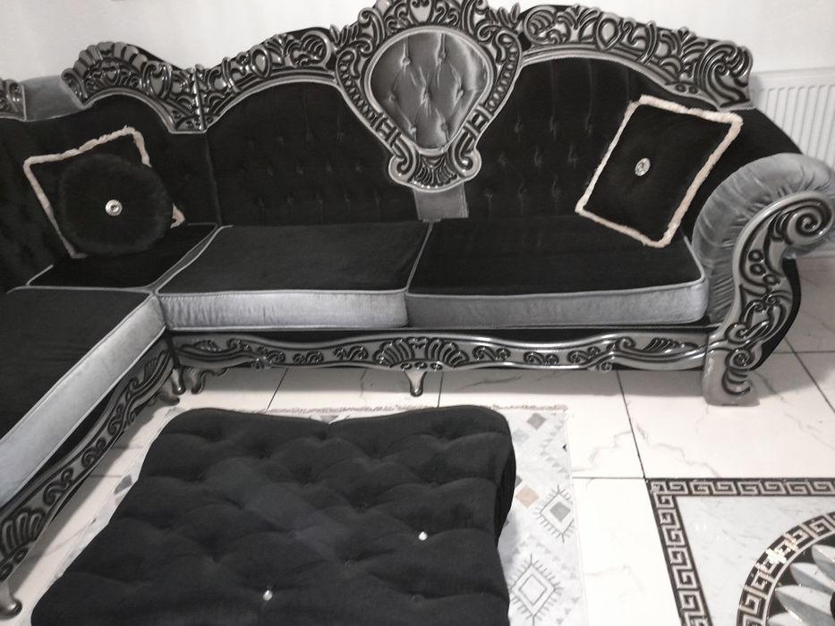 Colțar matrimonial catifea în stare perfecta cu 6 perne