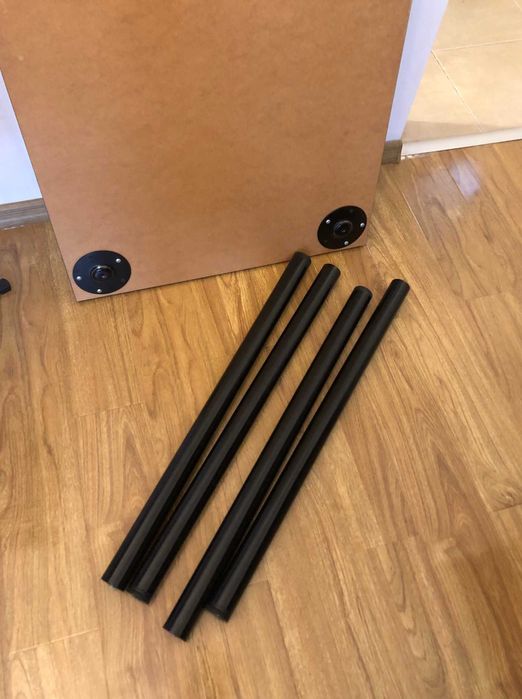 Birou cu picioare reglabile IKEA