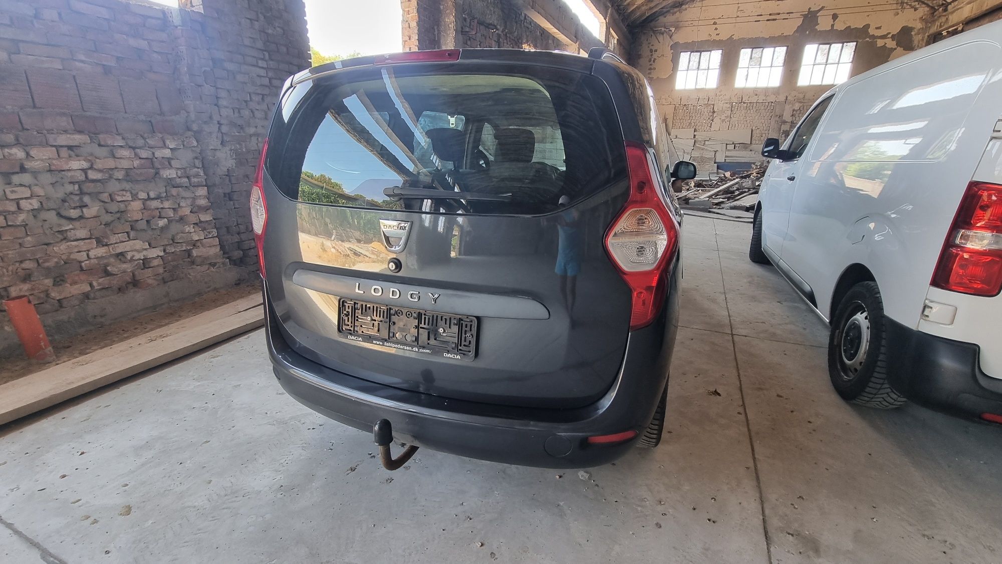 Dacia Lodgy 1.6 бензин 2013 7+1 места