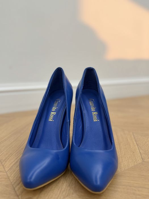 Туфли женские, бежевые 33 размер, синие 35 размер