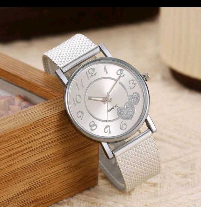 Дамски кварцов часовник в сребристо нов