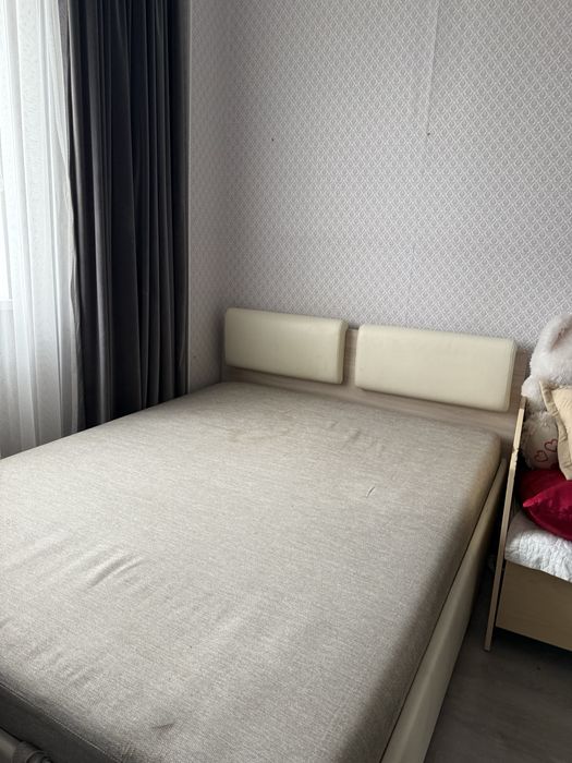 Двуспальная кровать