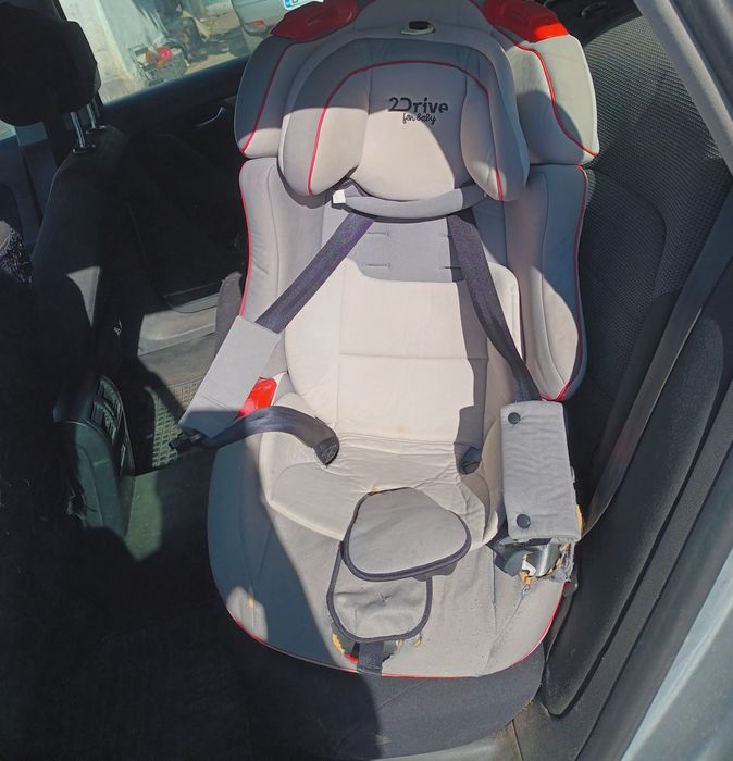 Scaun auto cu sistem isofix