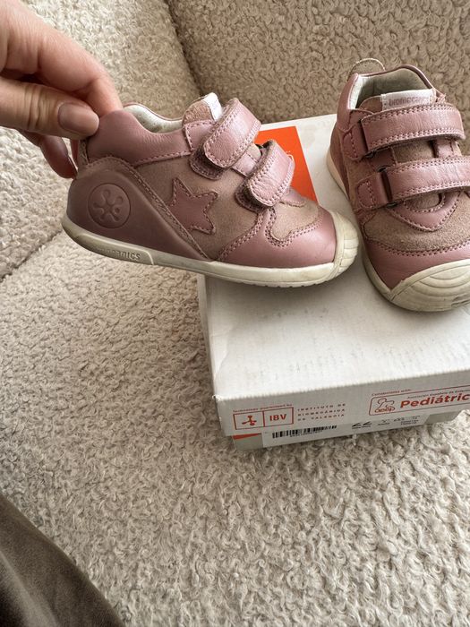 Încălțăminte bebe număr 22