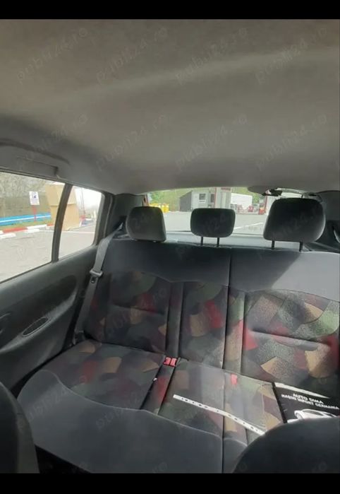 Renault Clio 2001.