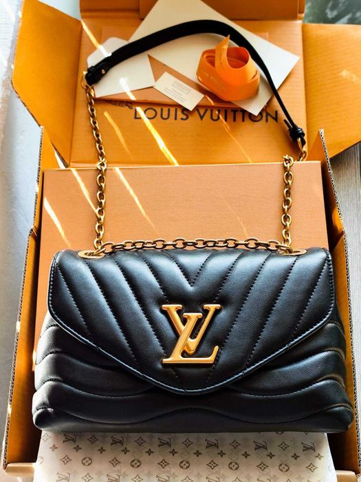 Louis Vuitton Черна Кожена Дамска Чанта от гладка телешка кожа