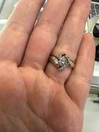 Продается золотое кольцо с бриллиантами