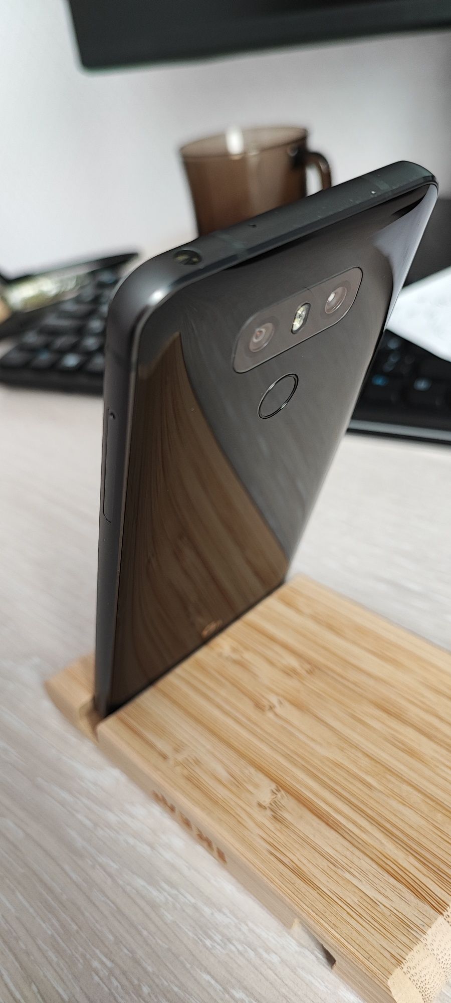 Продам смартфон LG G6