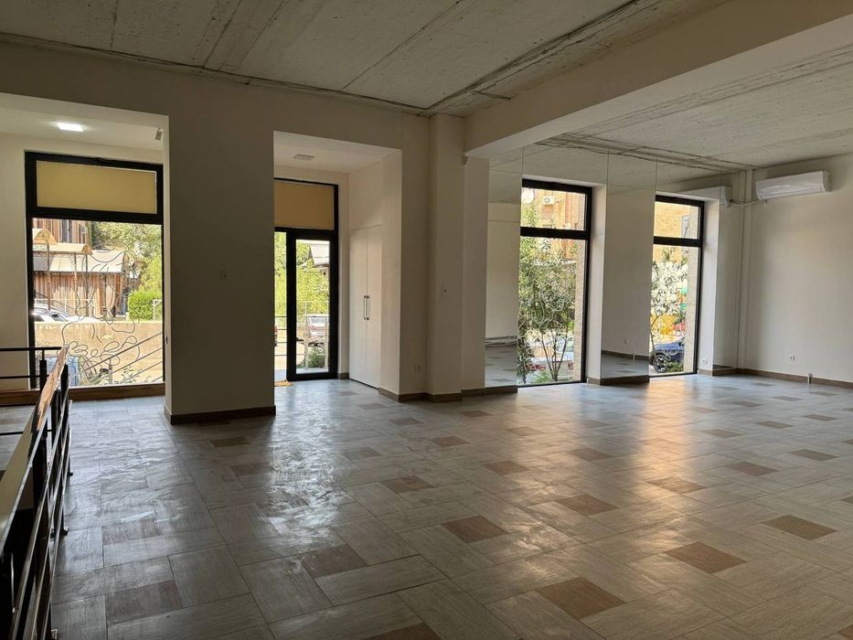 Готовый офис на Чехова. Площадь: 150 м²+50 м²