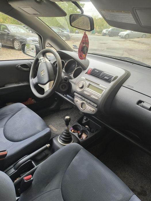 Хонда джаз 2005 година,1,4 мотор 83 коня,модела е фейс лифт,