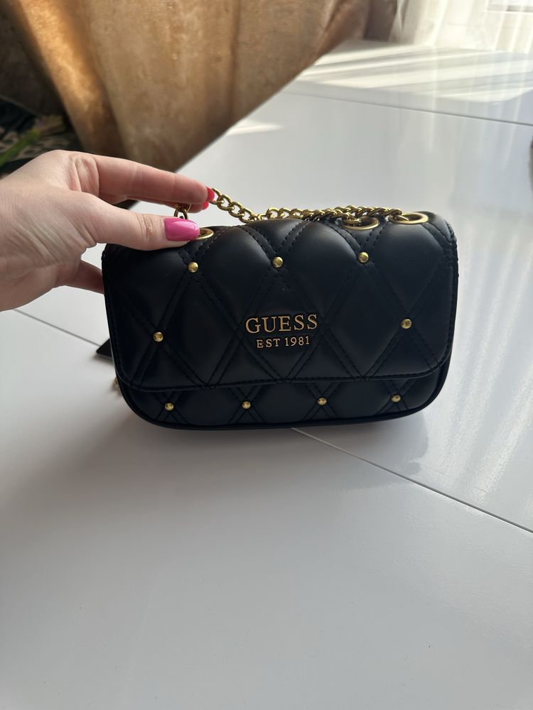 Сумки под guess