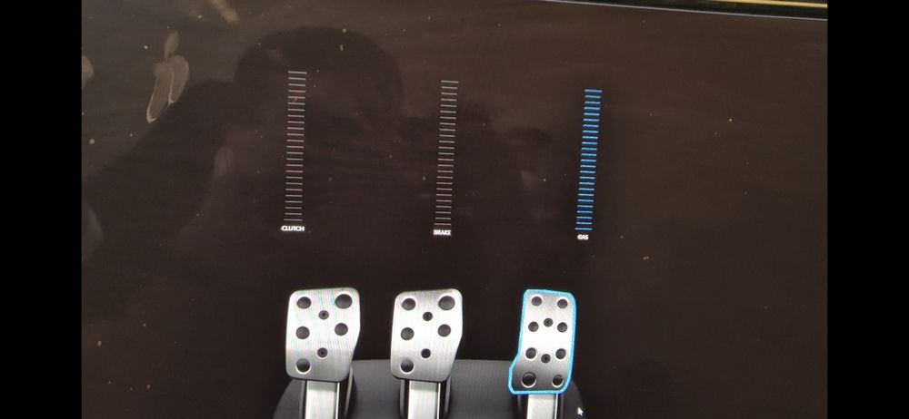 Продавам Logitech G920 с педали и скоростна кутия