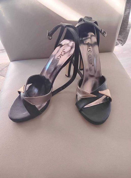 Сандали на висок ток 39 номер