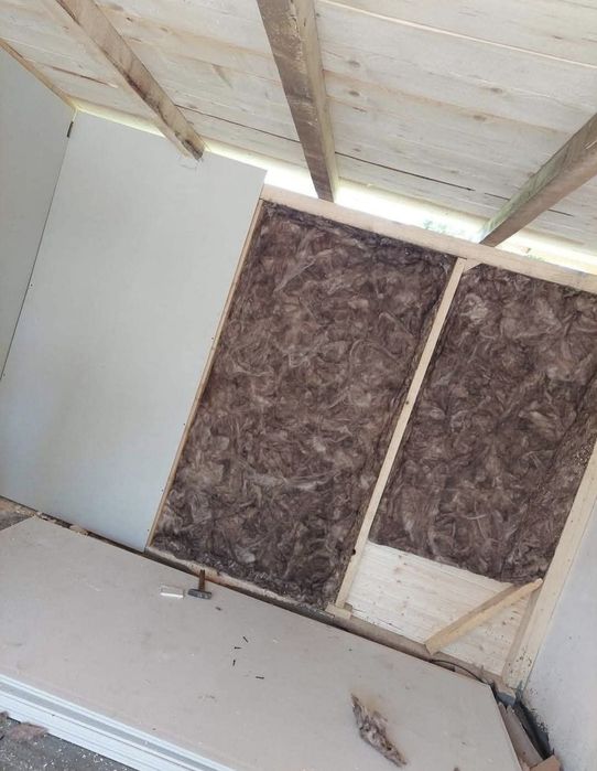 Vand casa pe structura metalica