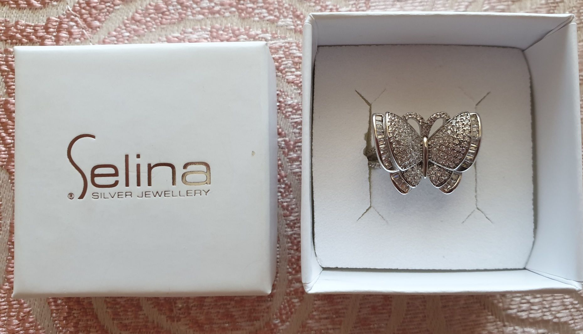 Продавам нов сребърен пръстен с пеперуда и цирконии - 8 мм диаметър