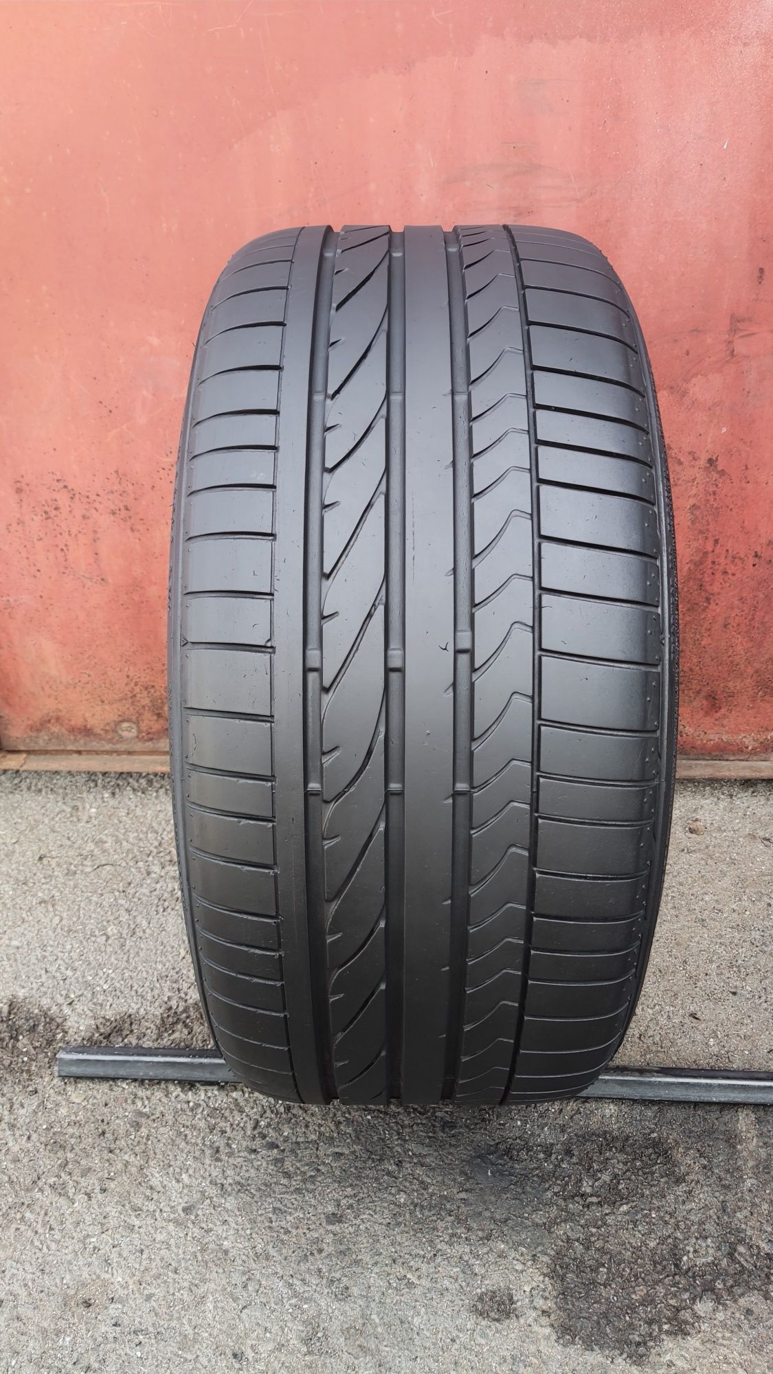 1бр. лятна гума 255/35/18 Bridgestone Potenza, XL, runflat
6.85mm 
Доб
