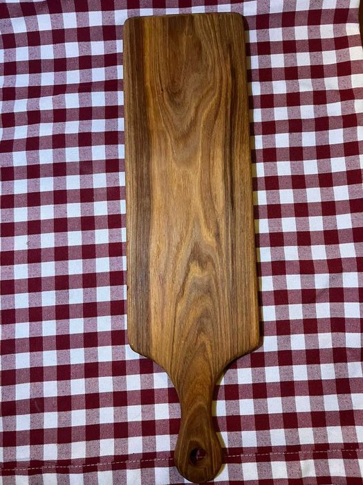 Деревянная доска для закусок с ручкой — новая, стильная сервировка