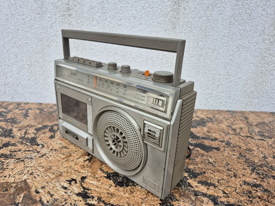 Radio Casetofon marca Saba Continental made in Singapore
