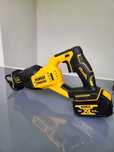 Fierastrau Sabie Dewalt DCS 383