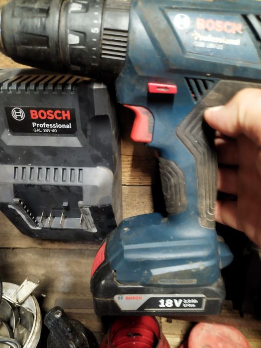 Vînd filetanta bosch cu percuție.