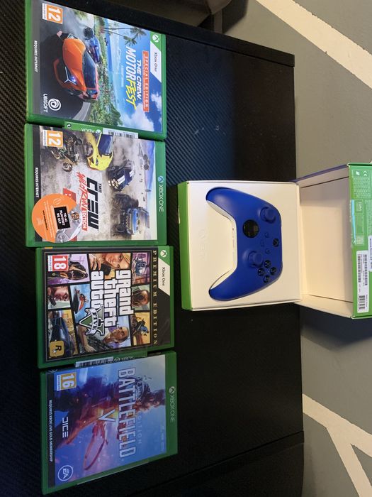 Vand xbox one cu o maneta si doua jocuri