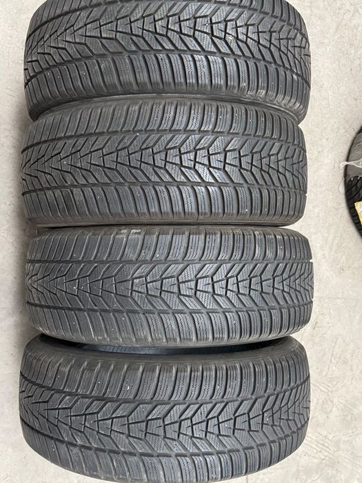 Vând 4 anvelope 235/55/18 hankook de iarnă ca noi
