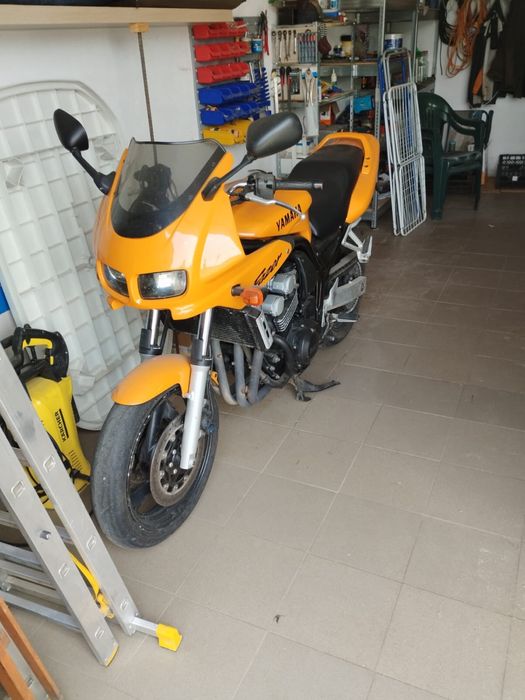 Motocicleta Yamaha Fz600