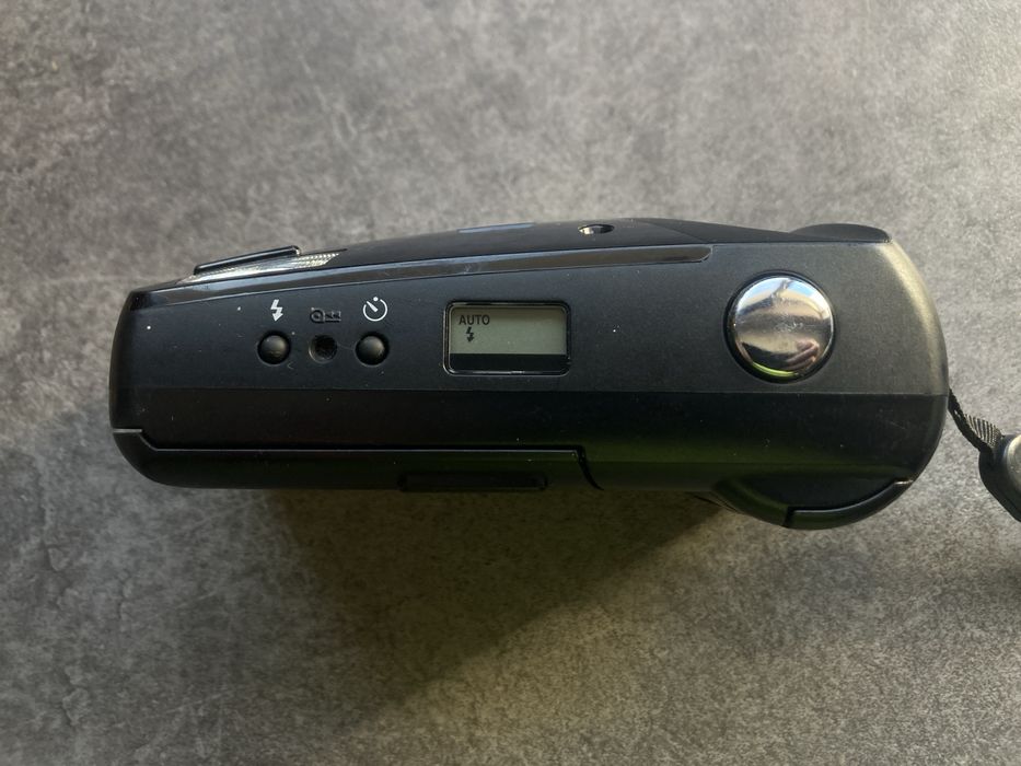 Olympus AF 10 mini aparat foto pe film 35mm