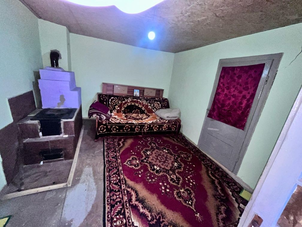 Casa locuibila+teren apa,curent electric