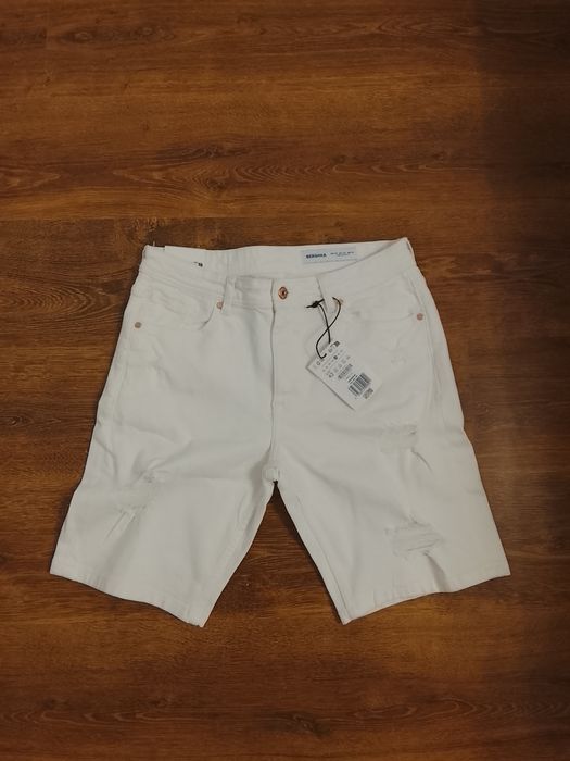 pantaloni scurti denim bershka,42