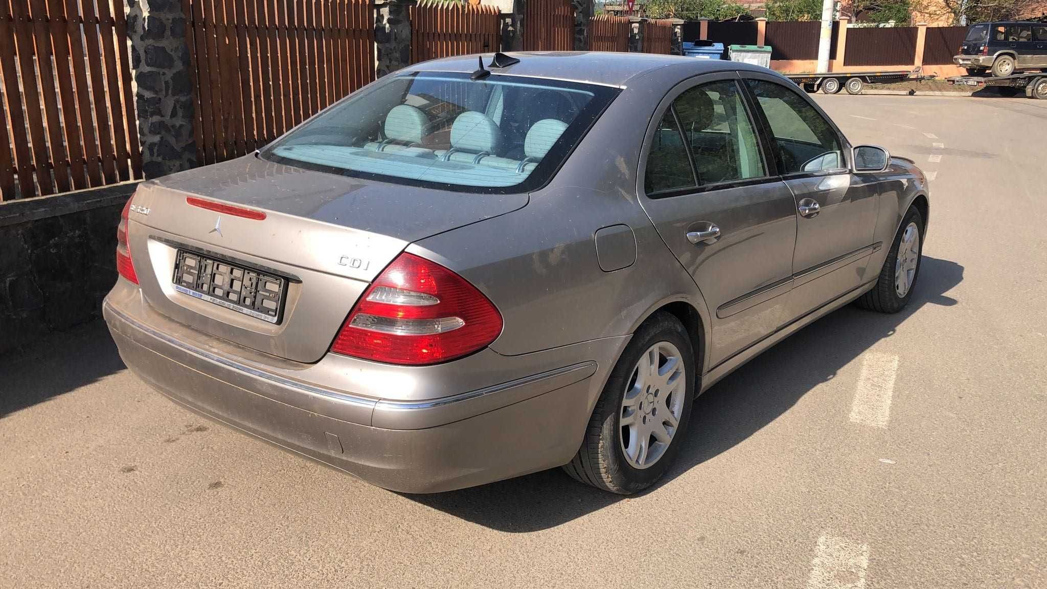 Dezmembrez Mercedes E-Class 320 CDI W211, an 2005, motor om648