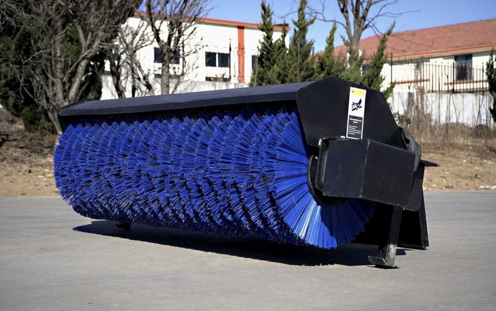 Четка за мини челен товарач