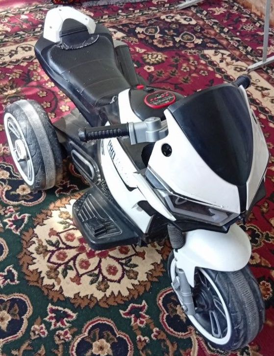 Detskiy mototsikl.