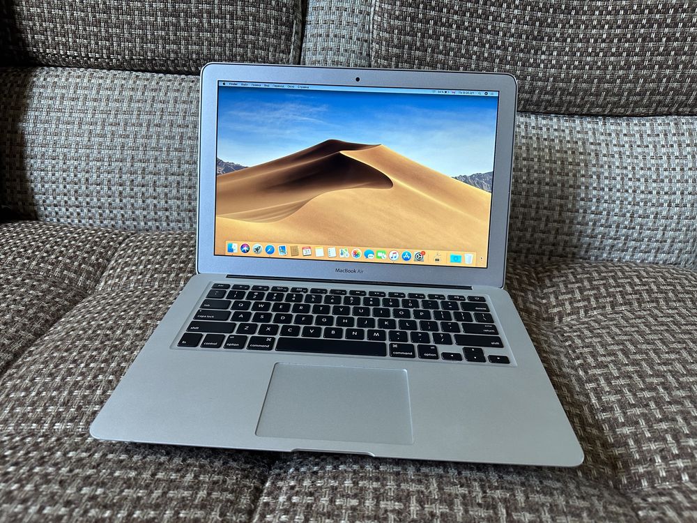 * Apple MacBook Air 13 A1466 год 2015 в хорошем состоянии