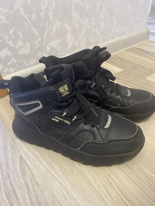 Продам обувь 3 пары в хорошем состоянии