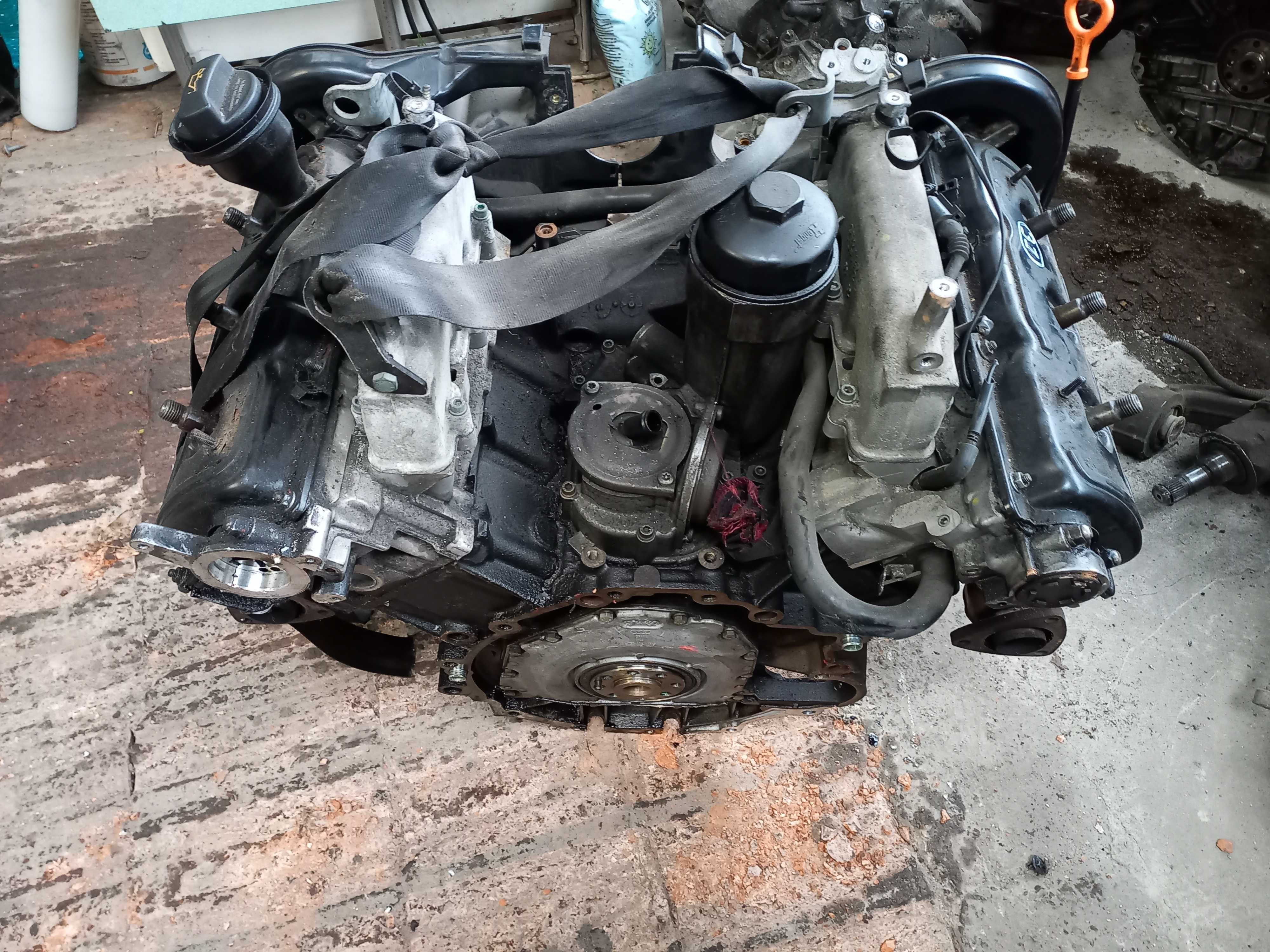 Двигател глава вал  VW Audi Ауди 2.5 tdi  BFC 163к.с. 2.5 тди