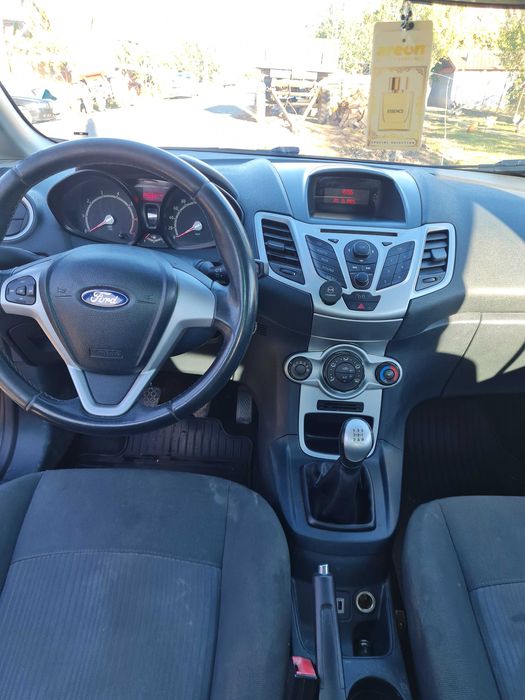 Vând Ford Fiesta 1.25 benzină - An 2012 - Euro 5