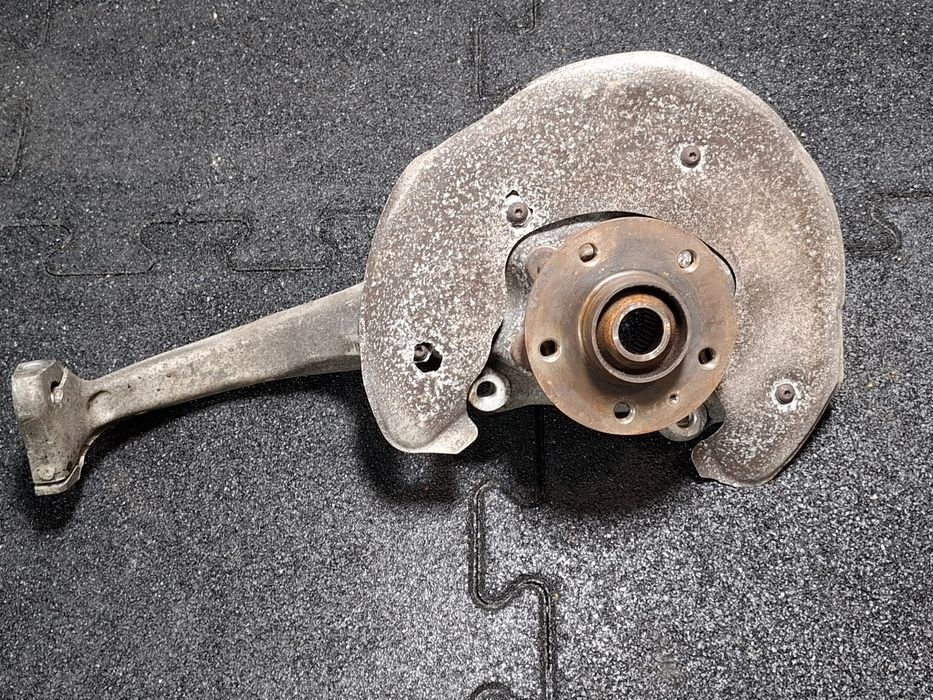 Fuzeta dreapta fata AUDI A4 IV Avant 8K5, B8 2007 - 20152.0 TDI CAGA,