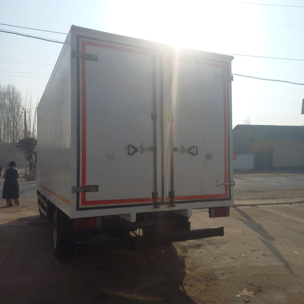 Isuzu sotiladi yili 2013 yurgan masofasi 400 ming km