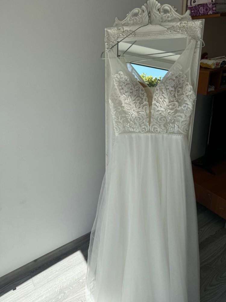 Rochie de mireasa, voal si pantofi