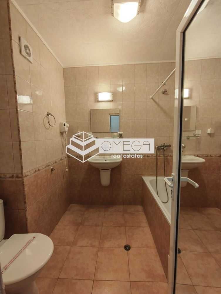 Смеен хотел *** на пет етажа с басейн и паркинг - 150м от плажа