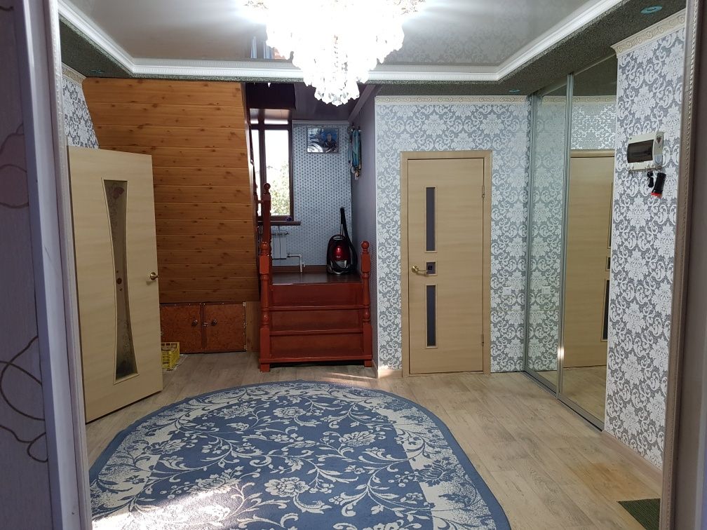 Жер үй сатылады.