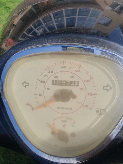 Znen Bella – scuter retro cu motor GY6, pregătit de drum!